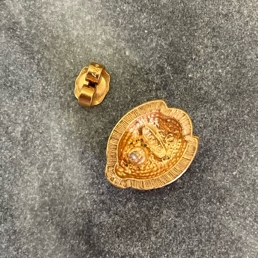 Vintage Avon Red Gold Ladybug Earrings - Picture 9 of 11